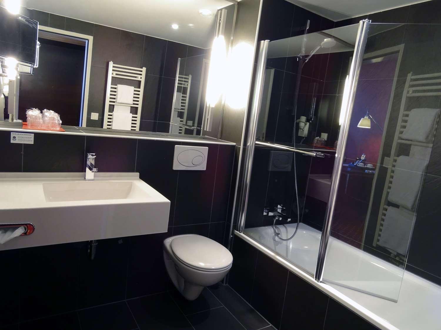Hotel Western Plaza 4*